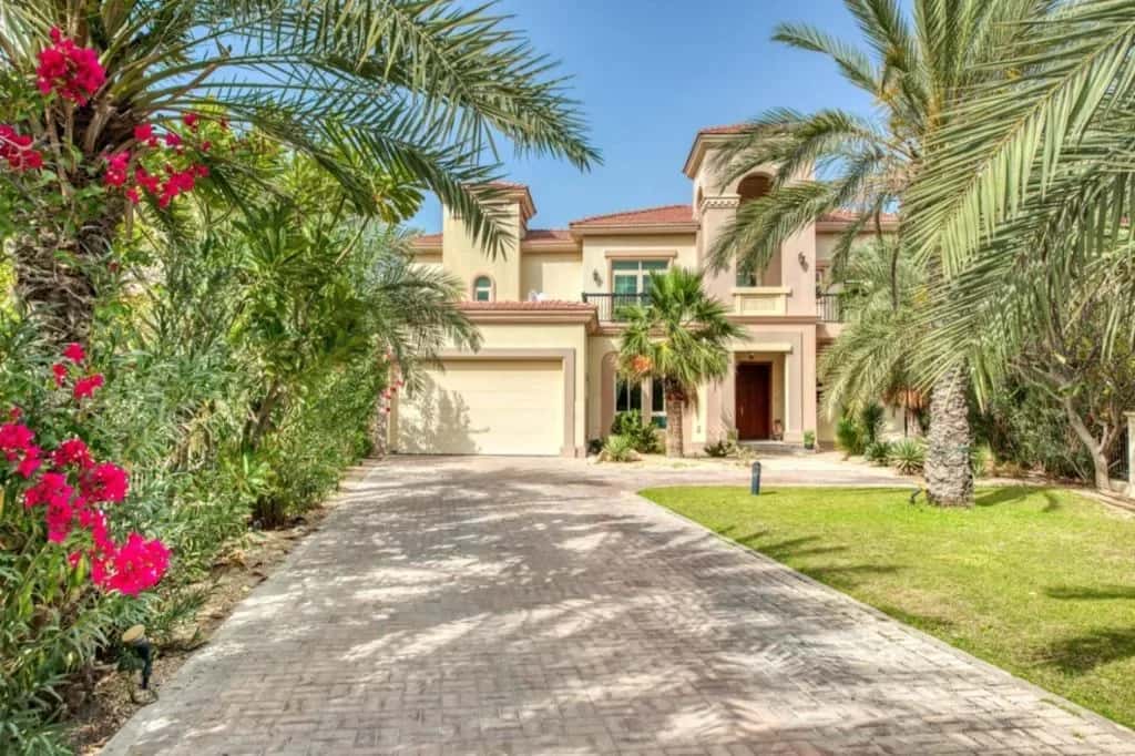 Jumeirah Islands Villa for Rent Private Pool Dubai