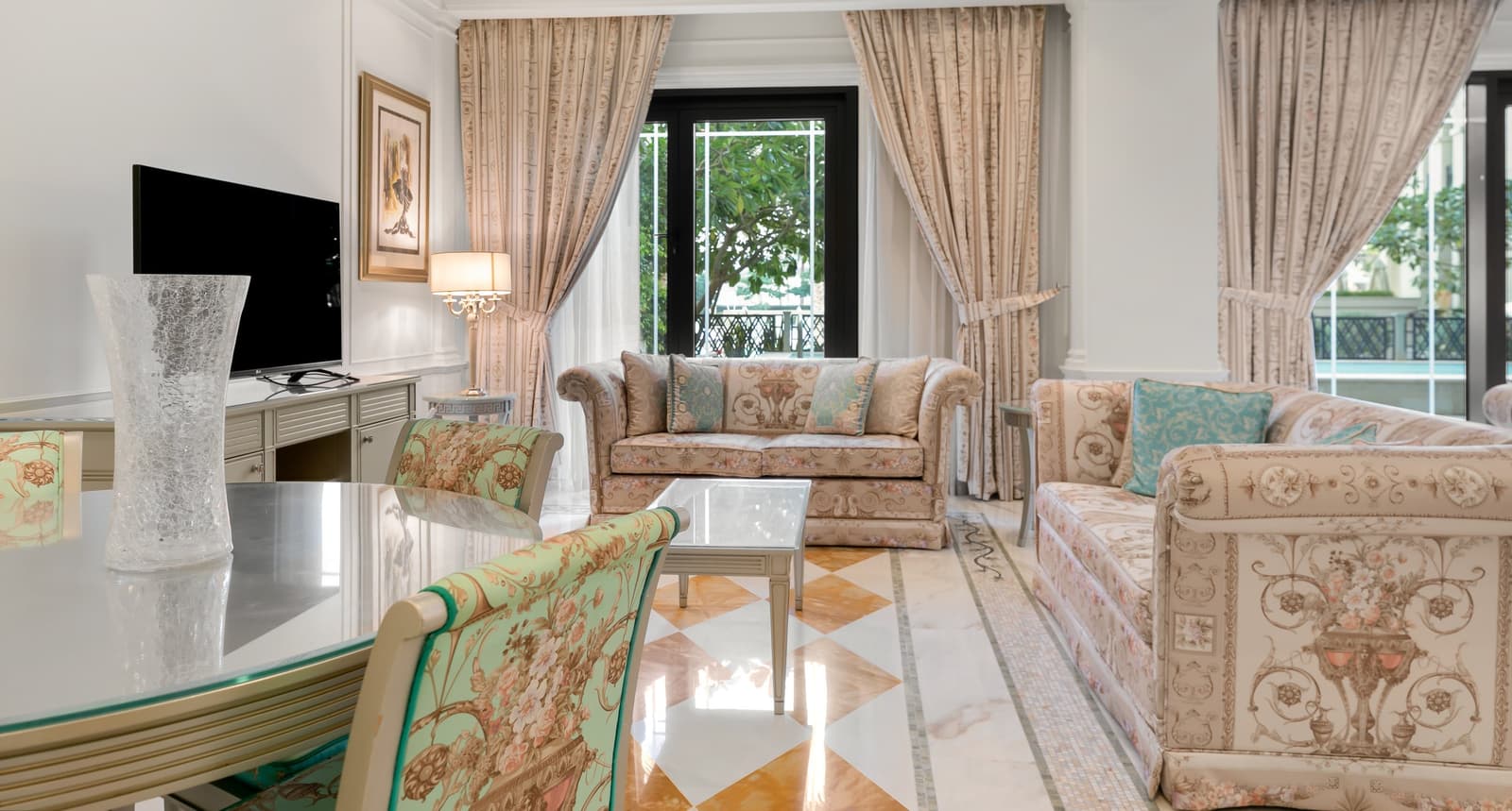 Lux Versace Town House private pool — photo 2